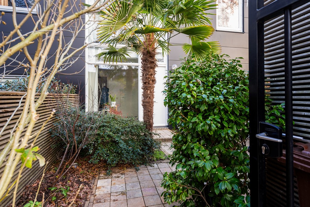 32. Eduard Künnekehof 21_06.jpg